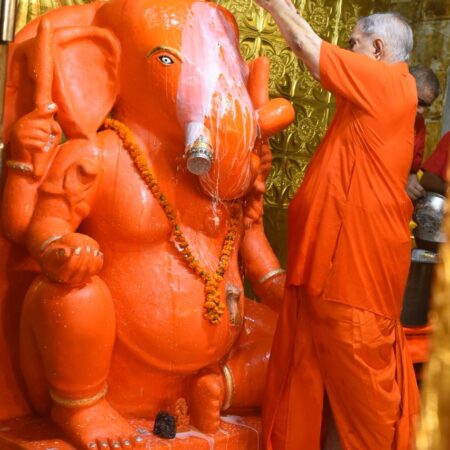 विशेष पूजन एवं पंचामृत अभिषेक